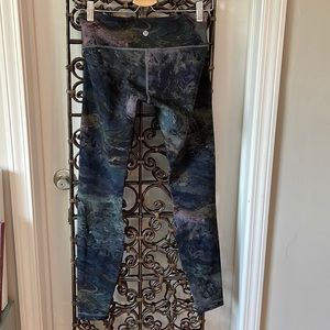 Lululemon yoga leggings in dark green multi